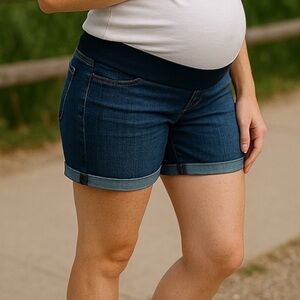 Liz Lange Women’s Maternity Jean Shorts jeans Size Medium Blue